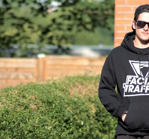 Hoodie Facial Traffic Schriftzug Schwarz Hoodie Facial Traffic Schriftzug Schwarz